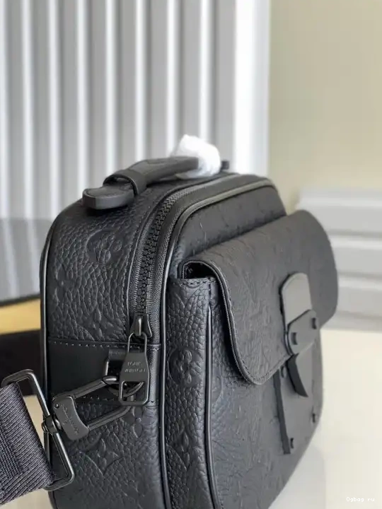 LOUIS S MESSENGER VUITTON LOCK 0605
